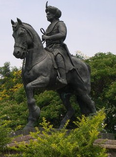 Madakarinayaka statue